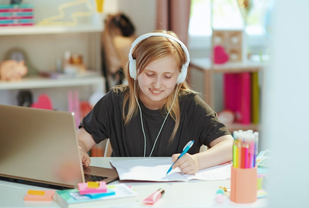 5 Ways to Help Your Child Develop Good Study Habits in an Online School Setting